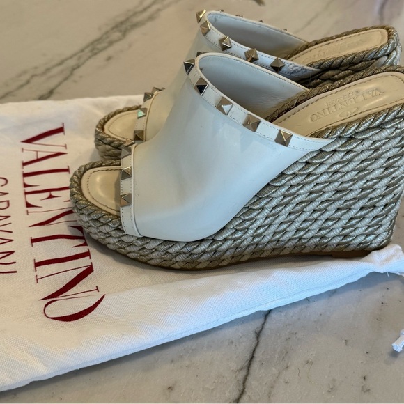 Valentino Garavani Rockstud wedges in ivory size 38. - Picture 2 of 4